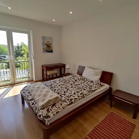 דירה Gornyslask Blisko Jeziora - 120qm - 3 Sypialnie Z Parkingiem I Klimatyzacja - Flat Uppersilesia With Parking & Air Conditioning - Oberschlesien Mit 3 Schlafzimmern Inklusive Parkplatz Und Klima - Naehe Badesee Und Sandstrand Niewiesze
