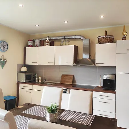 Gornyslask Blisko Jeziora - 120qm - 3 Sypialnie Z Parkingiem I Klimatyzacja - Flat Uppersilesia With Parking & Air Conditioning - Oberschlesien Mit 3 Schlafzimmern Inklusive Parkplatz Und Klima - Naehe Badesee Und Sandstrand Niewiesze