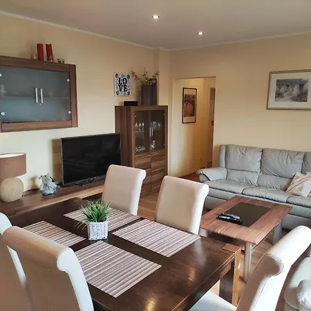 Gornyslask Blisko Jeziora - 120qm - 3 Sypialnie Z Parkingiem I Klimatyzacja - Flat Uppersilesia With Parking & Air Conditioning - Oberschlesien Mit 3 Schlafzimmern Inklusive Parkplatz Und Klima - Naehe Badesee Und Sandstrand Niewiesze