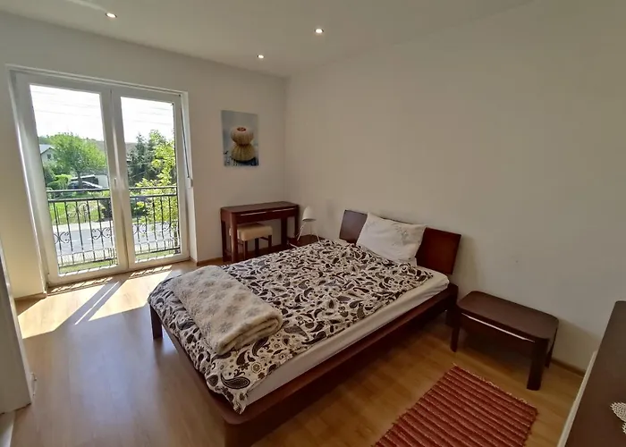 Apartmán Gornyslask Blisko Jeziora - 120qm - 3 Sypialnie Z Parkingiem I Klimatyzacja - Flat Uppersilesia With Parking & Air Conditioning - Oberschlesien Mit 3 Schlafzimmern Inklusive Parkplatz Und Klima - Naehe Badesee Und Sandstrand Niewiesze