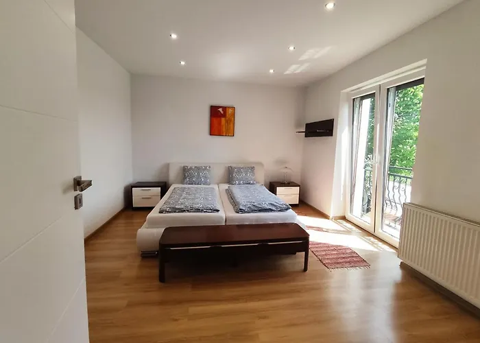 Gornyslask Blisko Jeziora - 120qm - 3 Sypialnie Z Parkingiem I Klimatyzacja - Flat Uppersilesia With Parking & Air Conditioning - Oberschlesien Mit 3 Schlafzimmern Inklusive Parkplatz Und Klima - Naehe Badesee Und Sandstrand דירה *