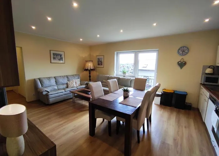 Apartmán Gornyslask Blisko Jeziora - 120qm - 3 Sypialnie Z Parkingiem I Klimatyzacja - Flat Uppersilesia With Parking & Air Conditioning - Oberschlesien Mit 3 Schlafzimmern Inklusive Parkplatz Und Klima - Naehe Badesee Und Sandstrand Niewiesze